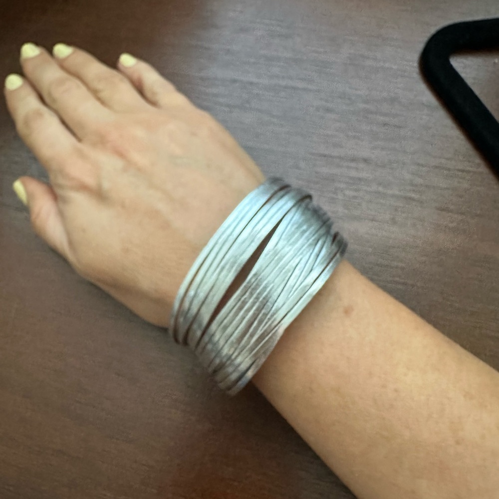 Leather cuff with magnetic closure